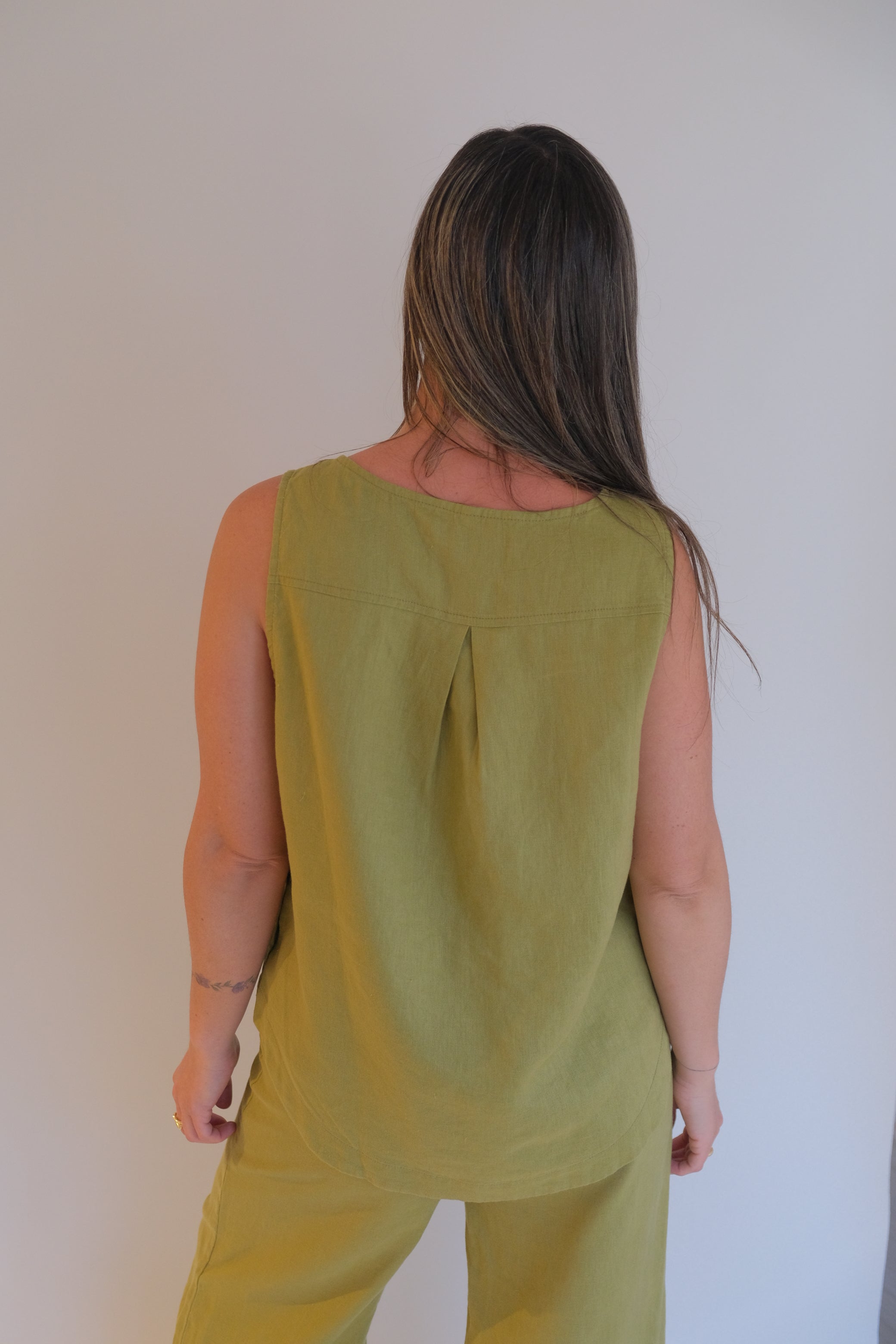 Musculosa Selina Pistacho CÁPSULA