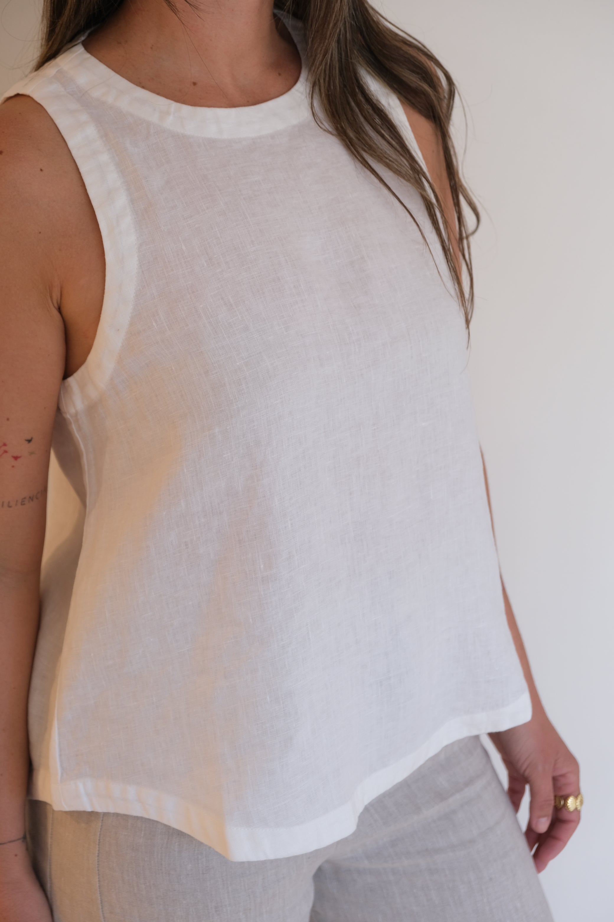 Musculosa Comodín off-white CÁPSULA