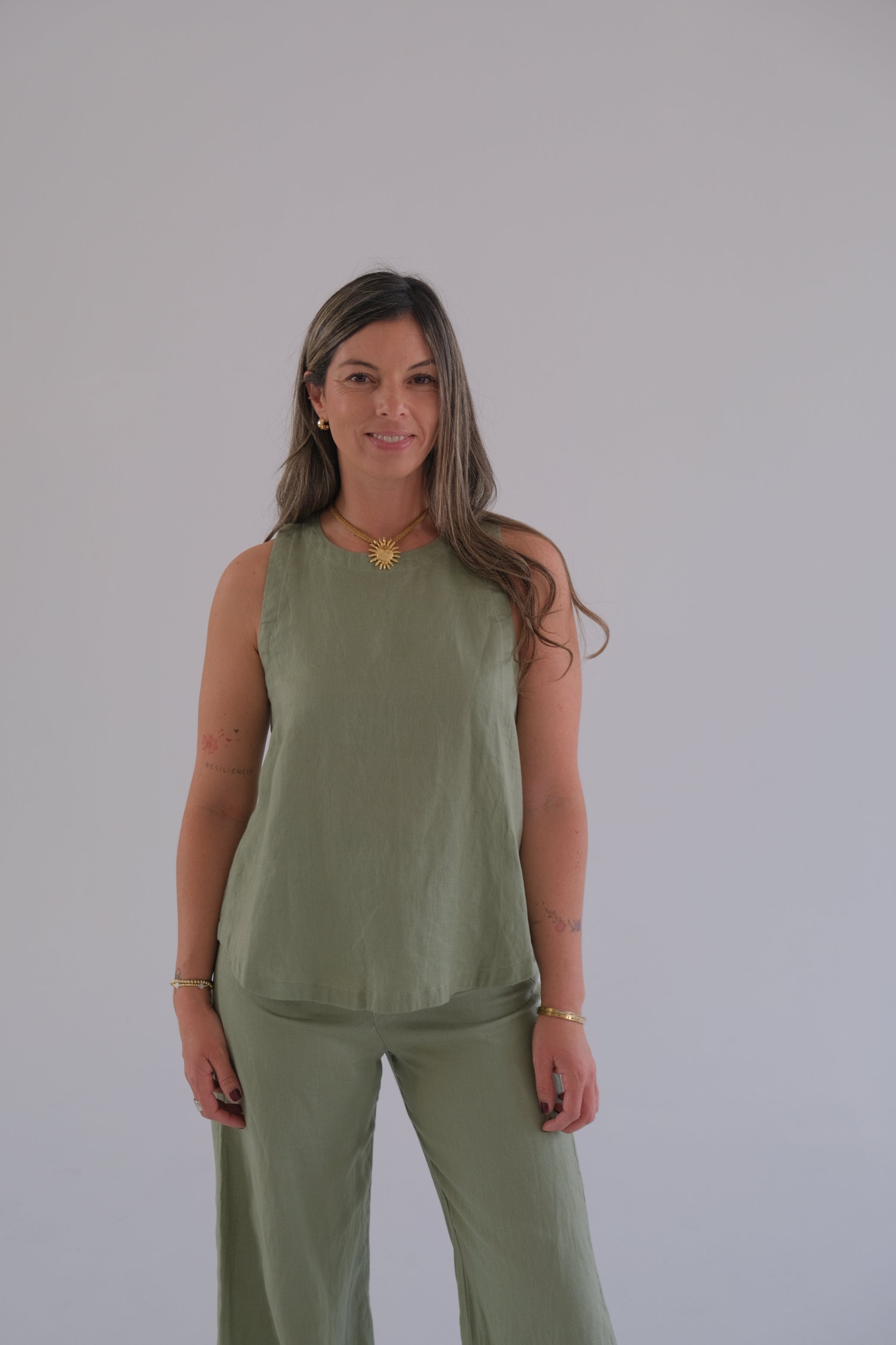 Musculosa Comodín verde seco CÁPSULA