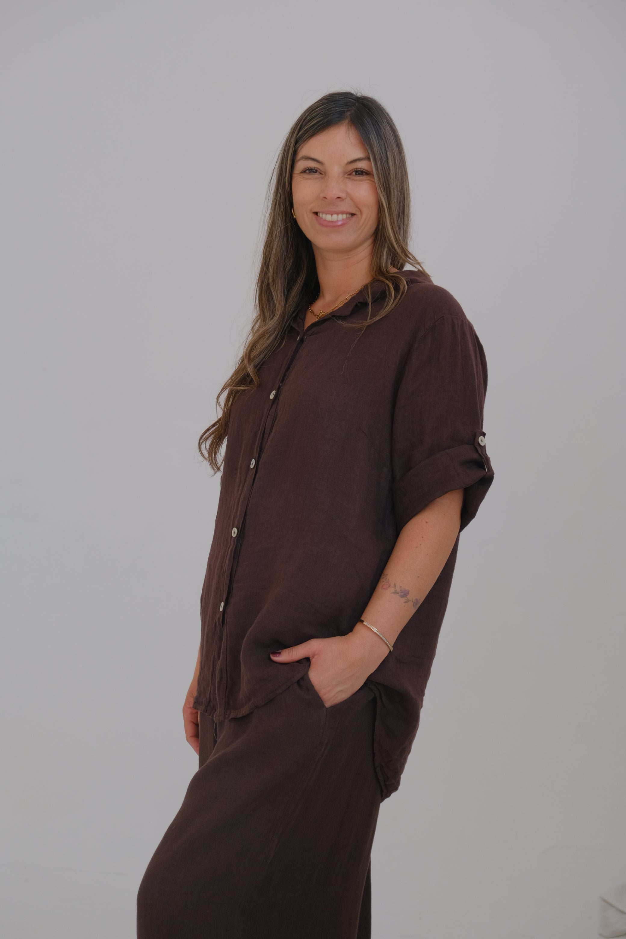 Camisa Aleli  basica chocolate