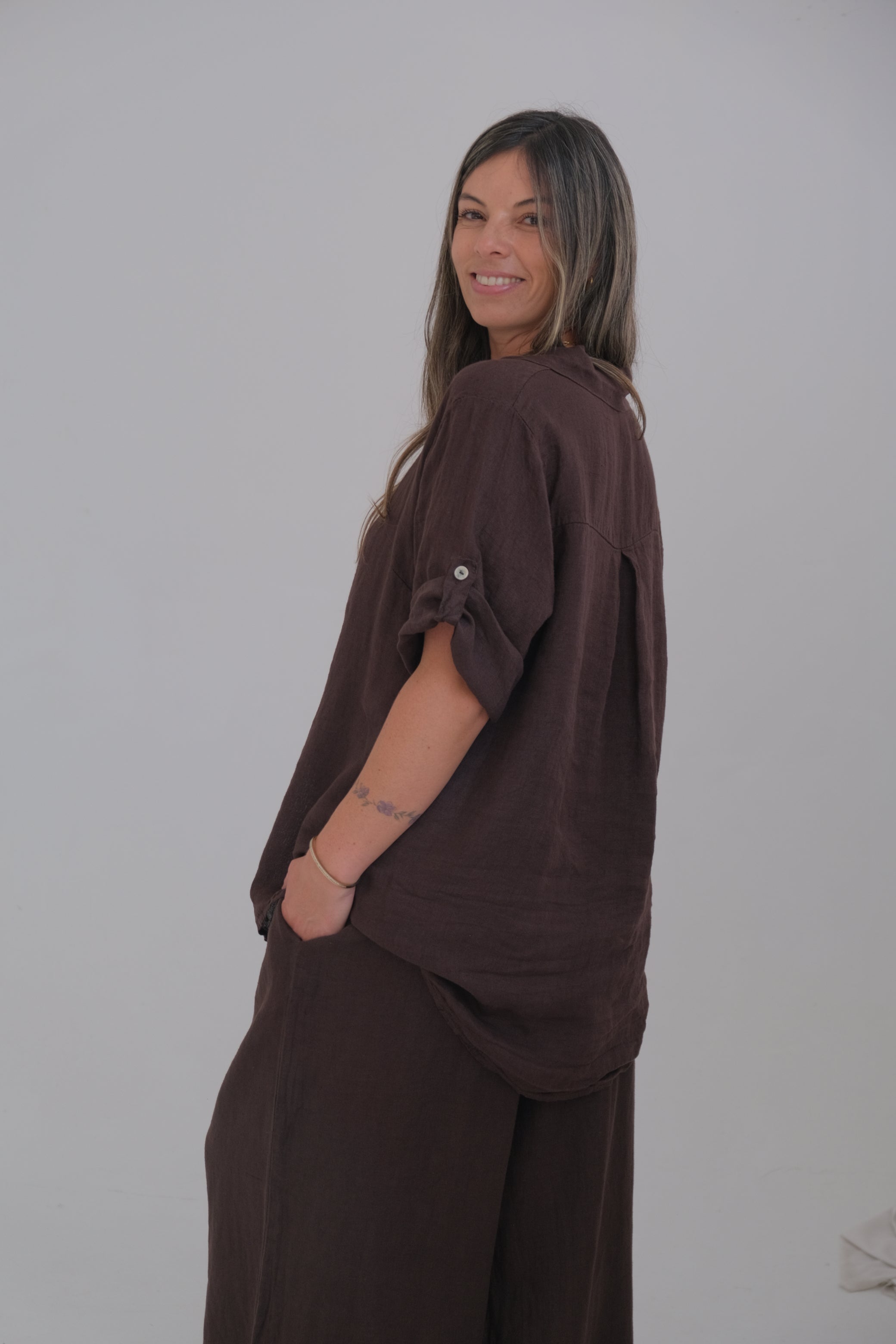 Camisa Aleli  basica chocolate