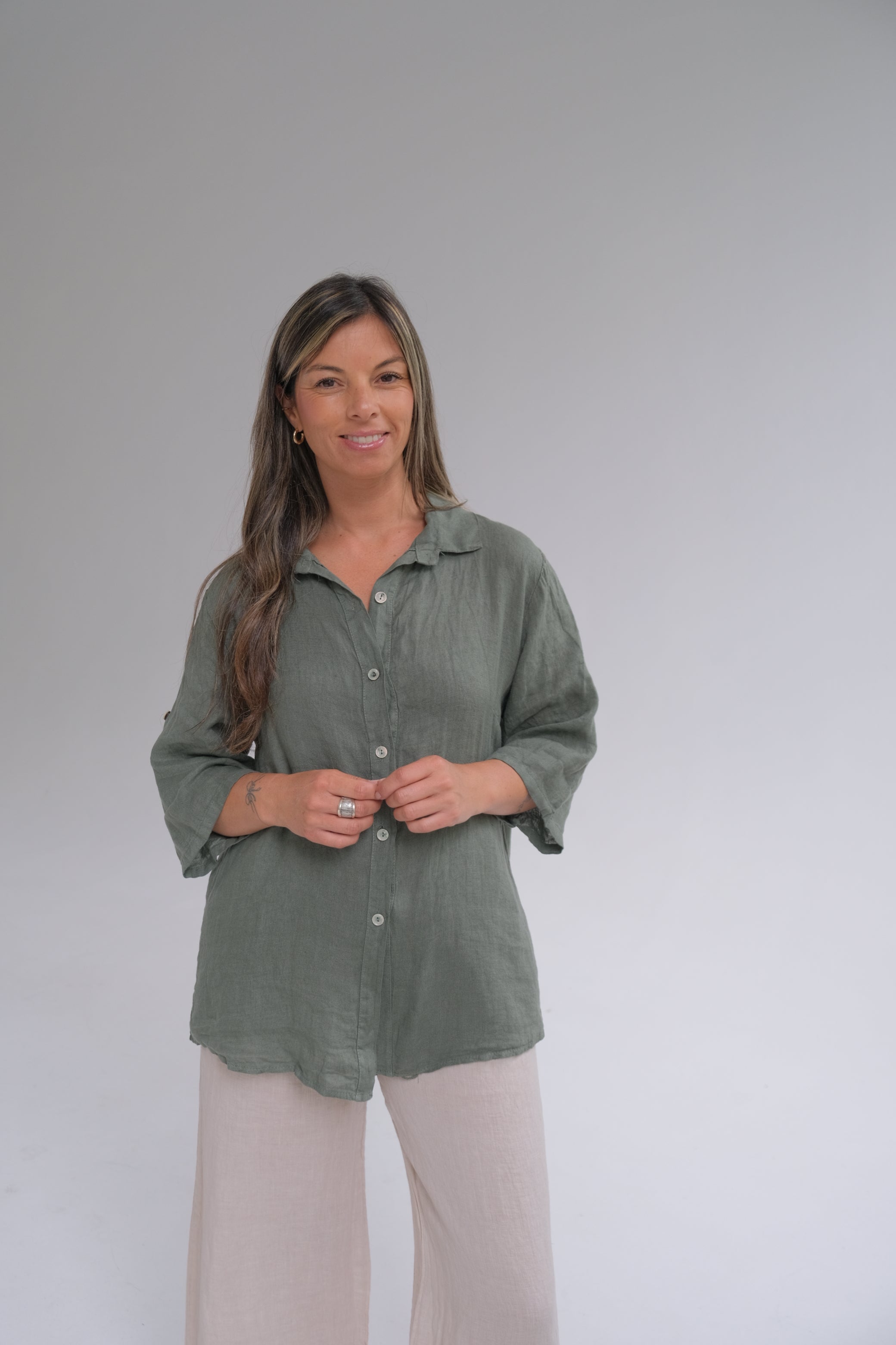 Camisa Aleli básica verde seco