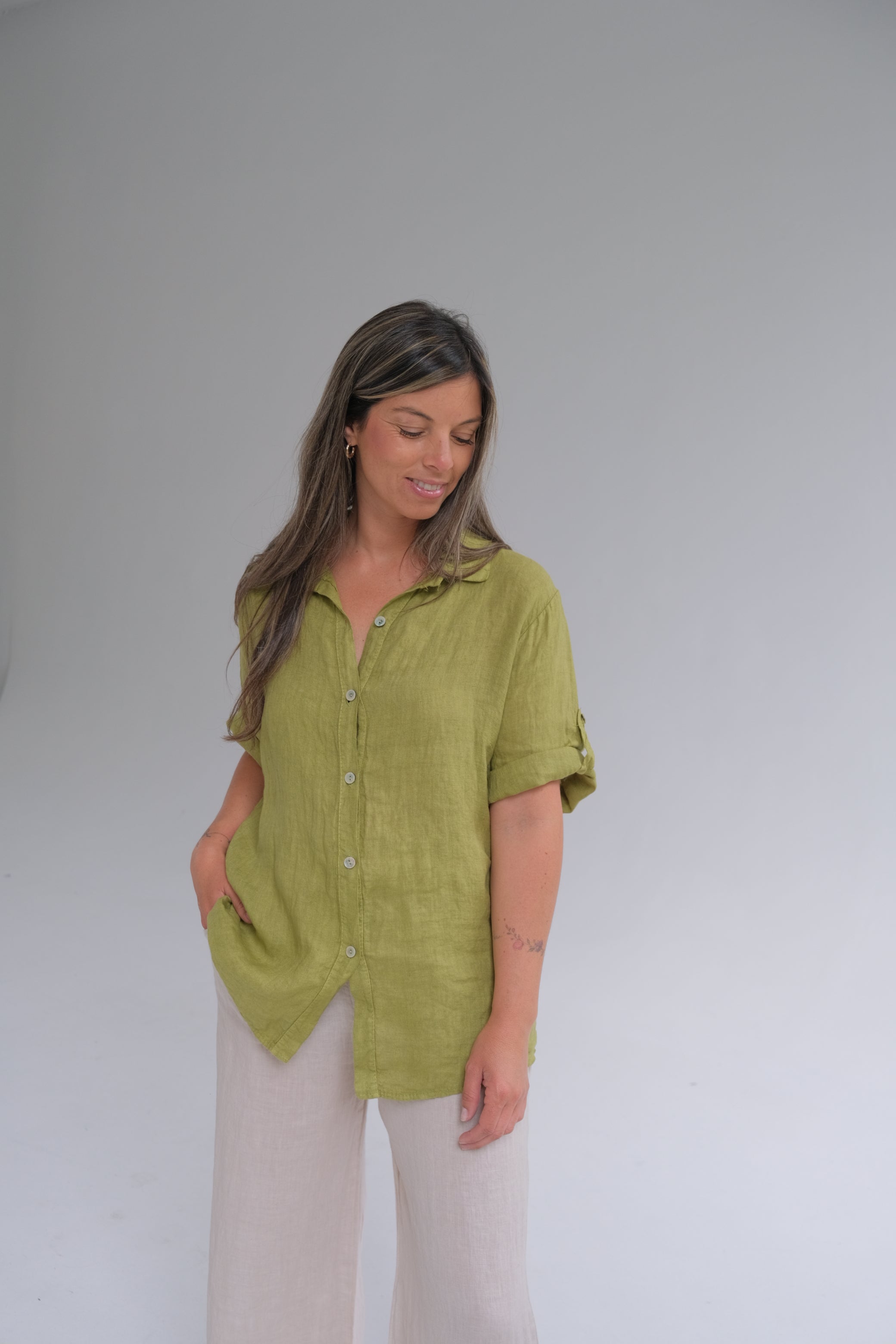 Camisa Aleli básica pistacho