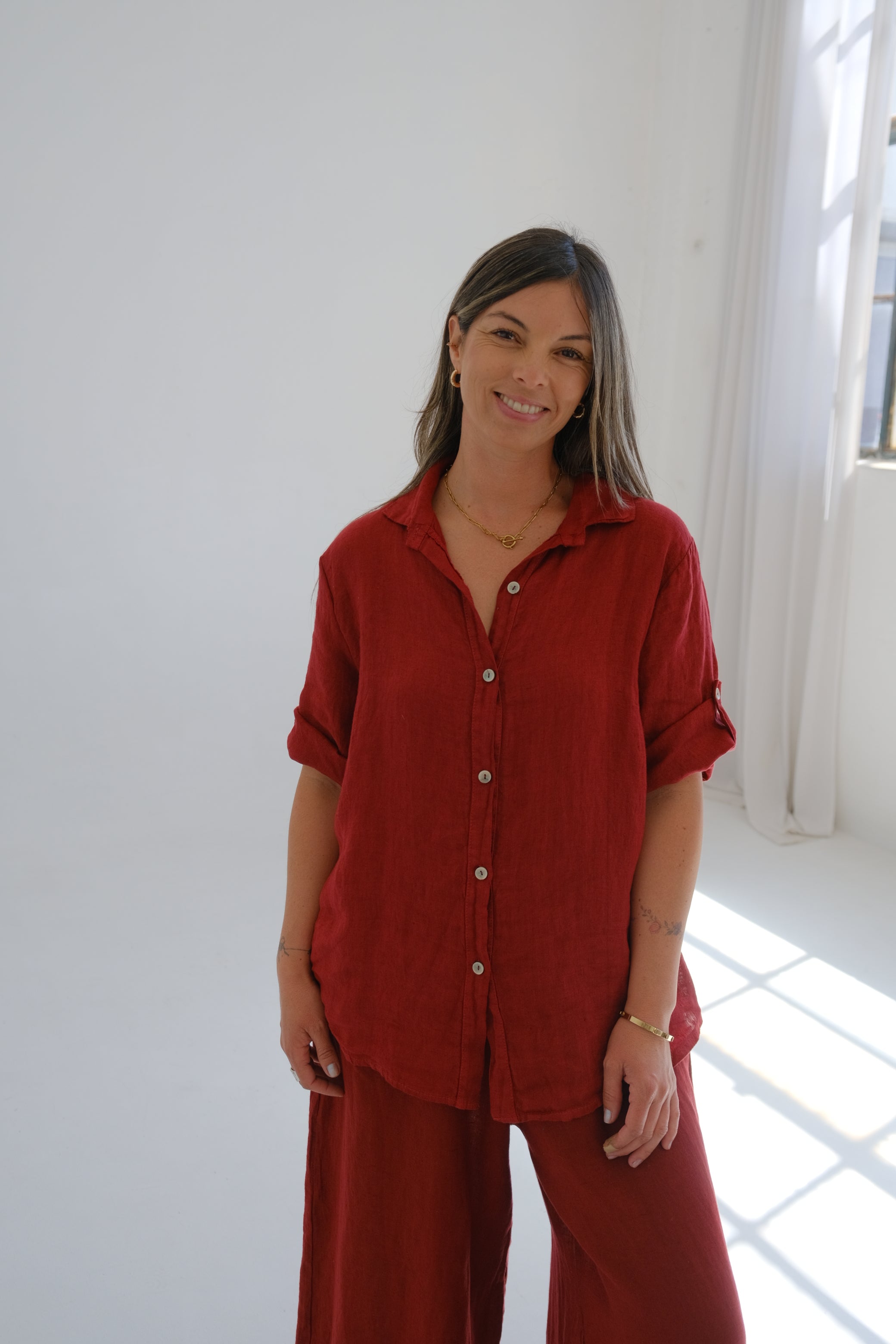 Camisa Aleli básica bordo