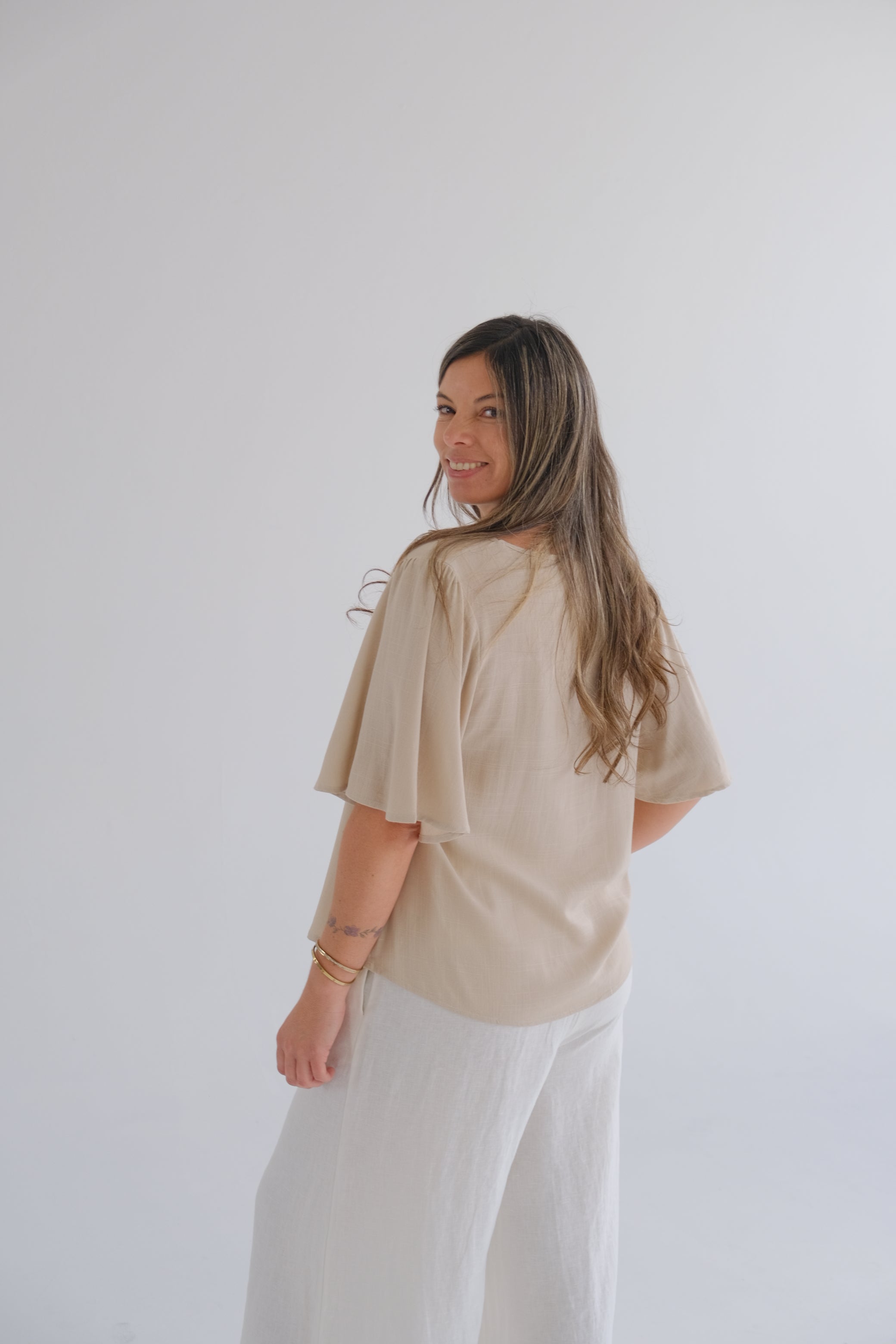 Blusa volado beige CÁPSULA