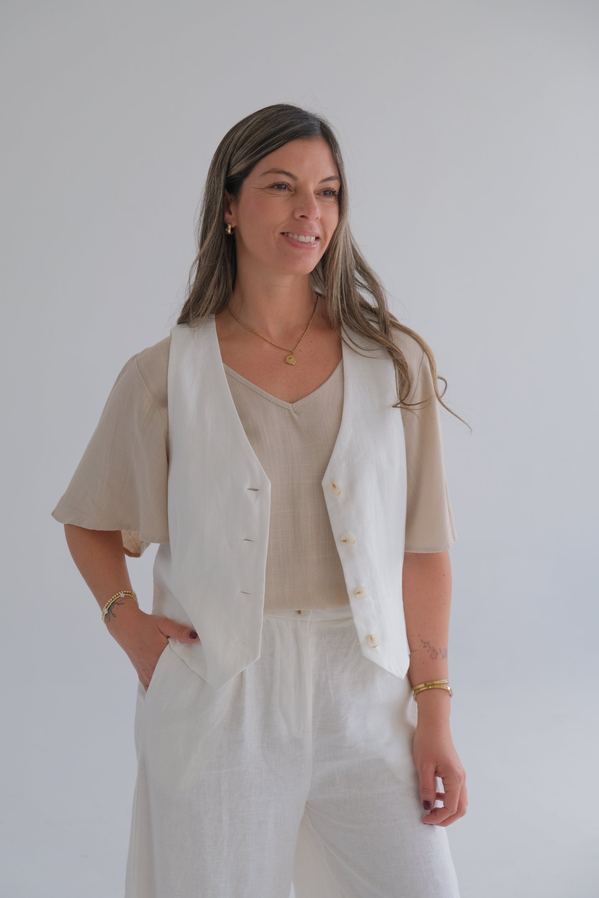 Blusa volado beige CÁPSULA