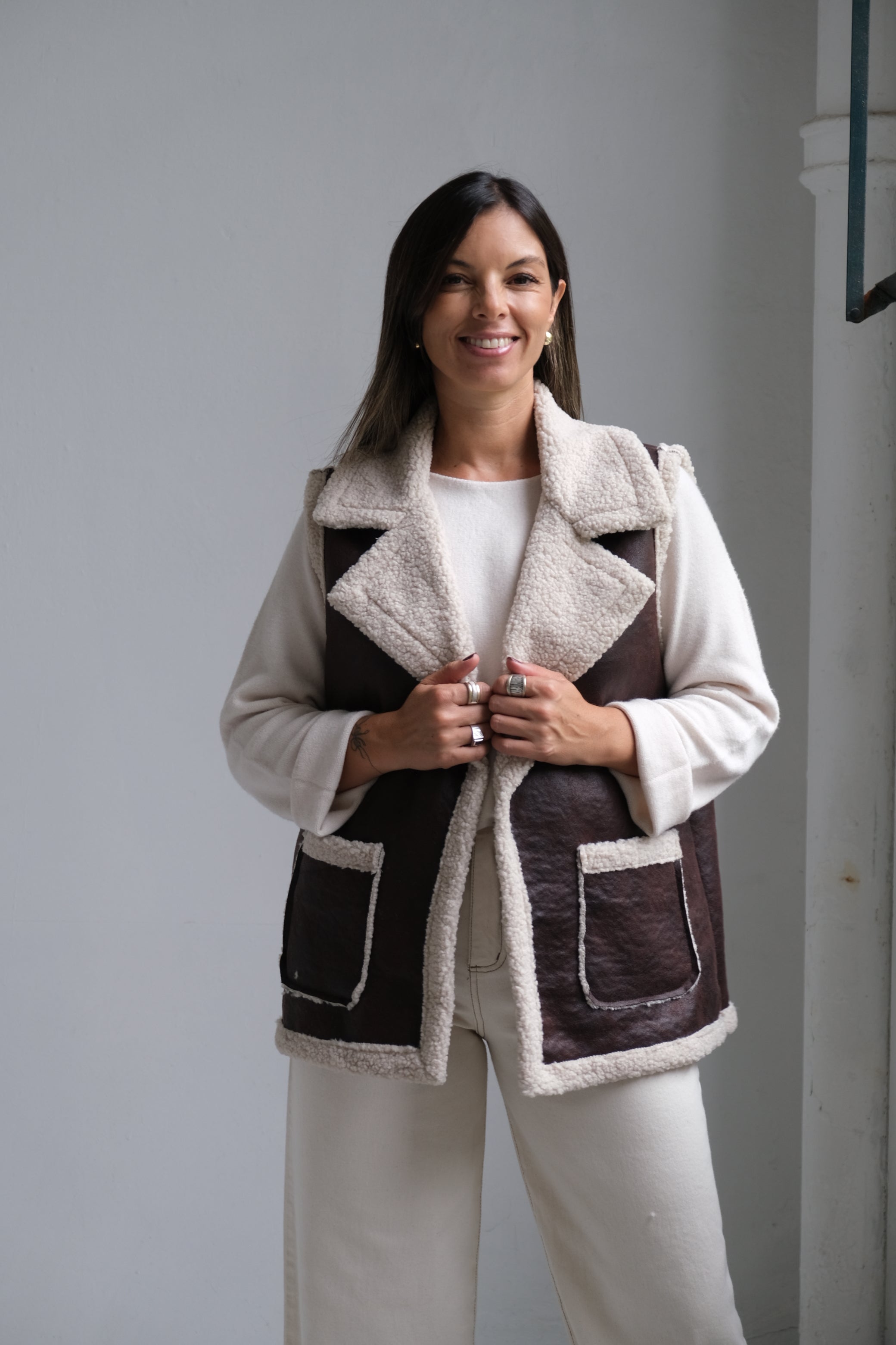 Chaleco Venus Chocolate y beige