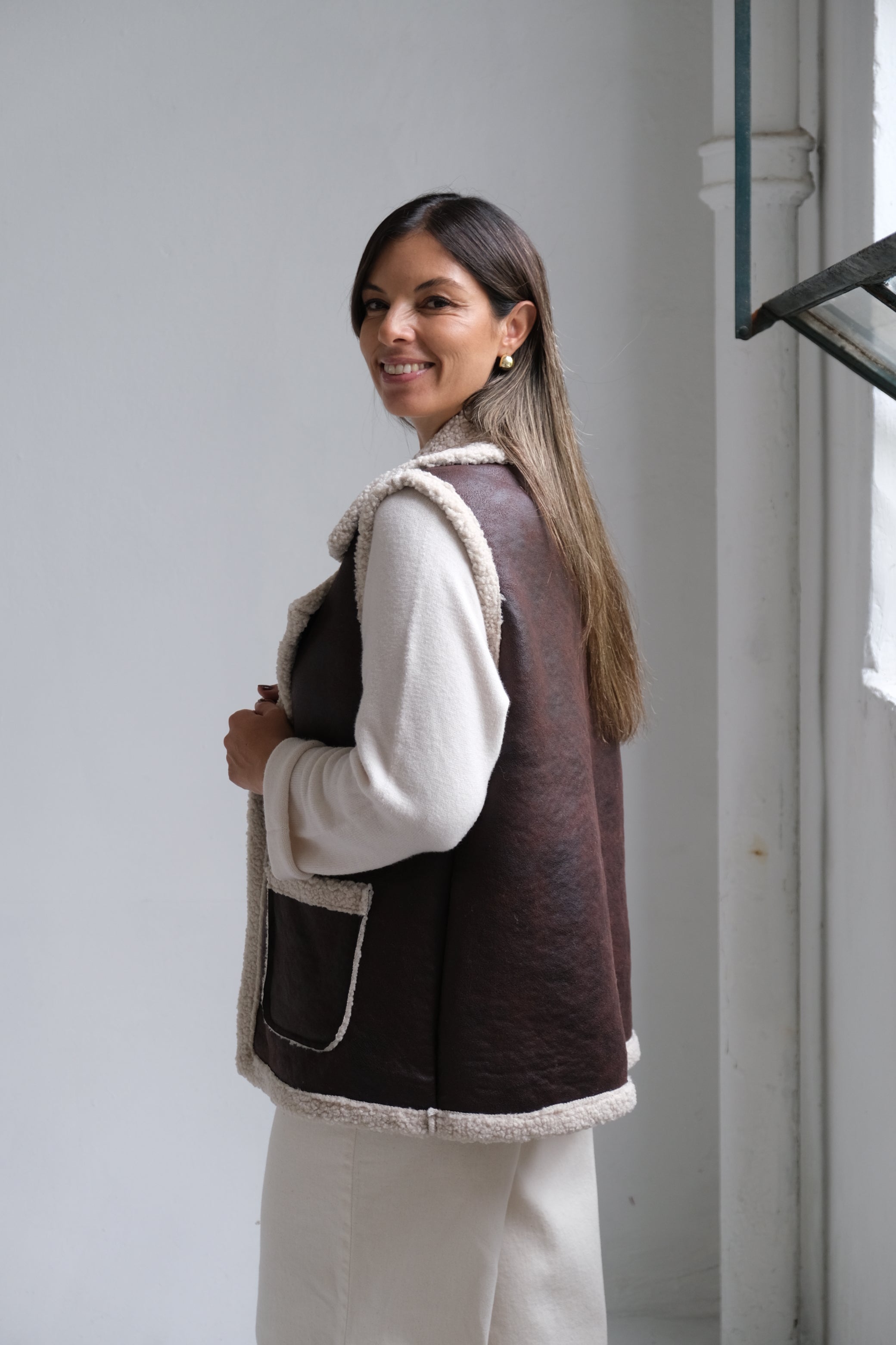 Chaleco Venus Chocolate y beige