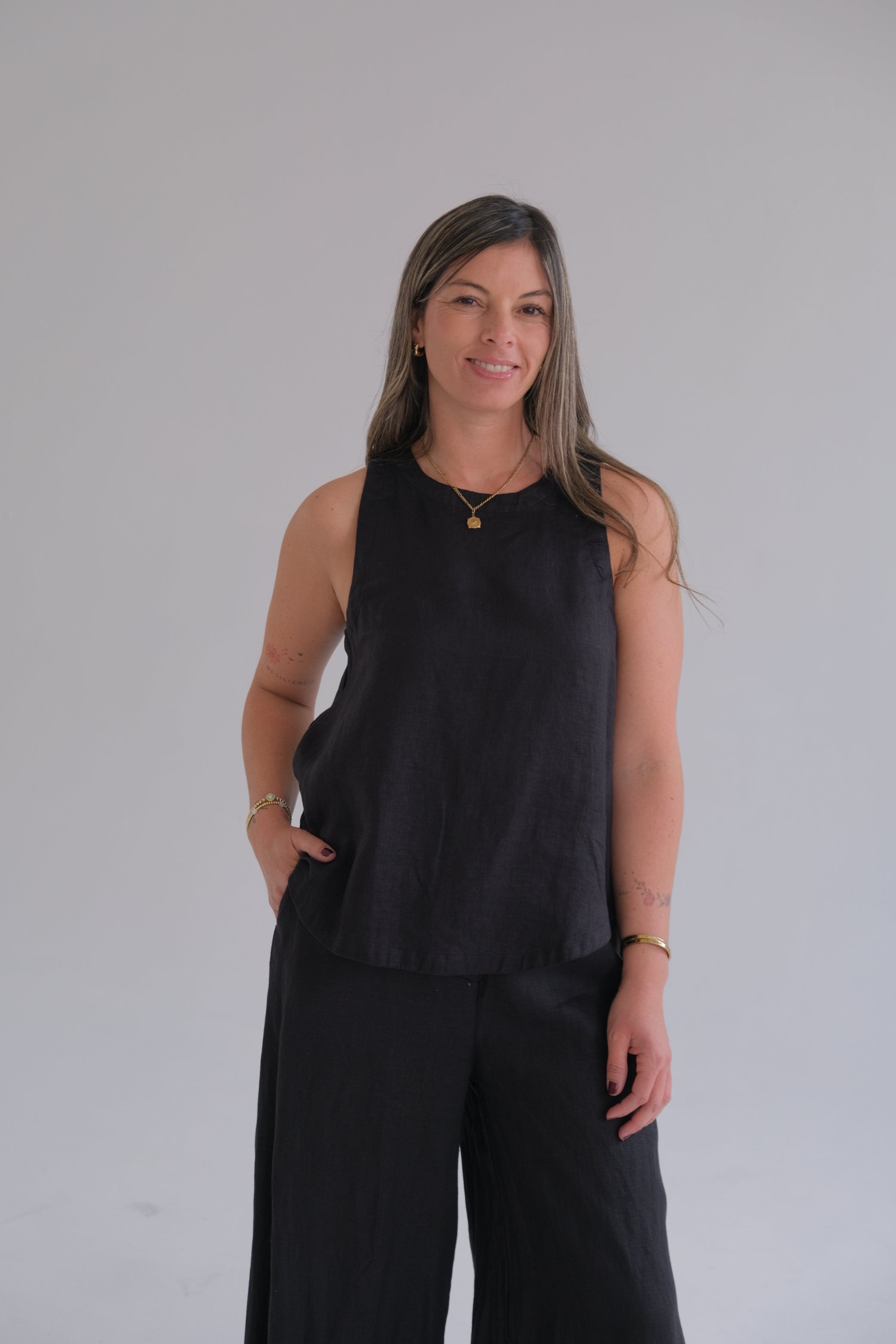Musculosa Comodín negra CÁPSULA