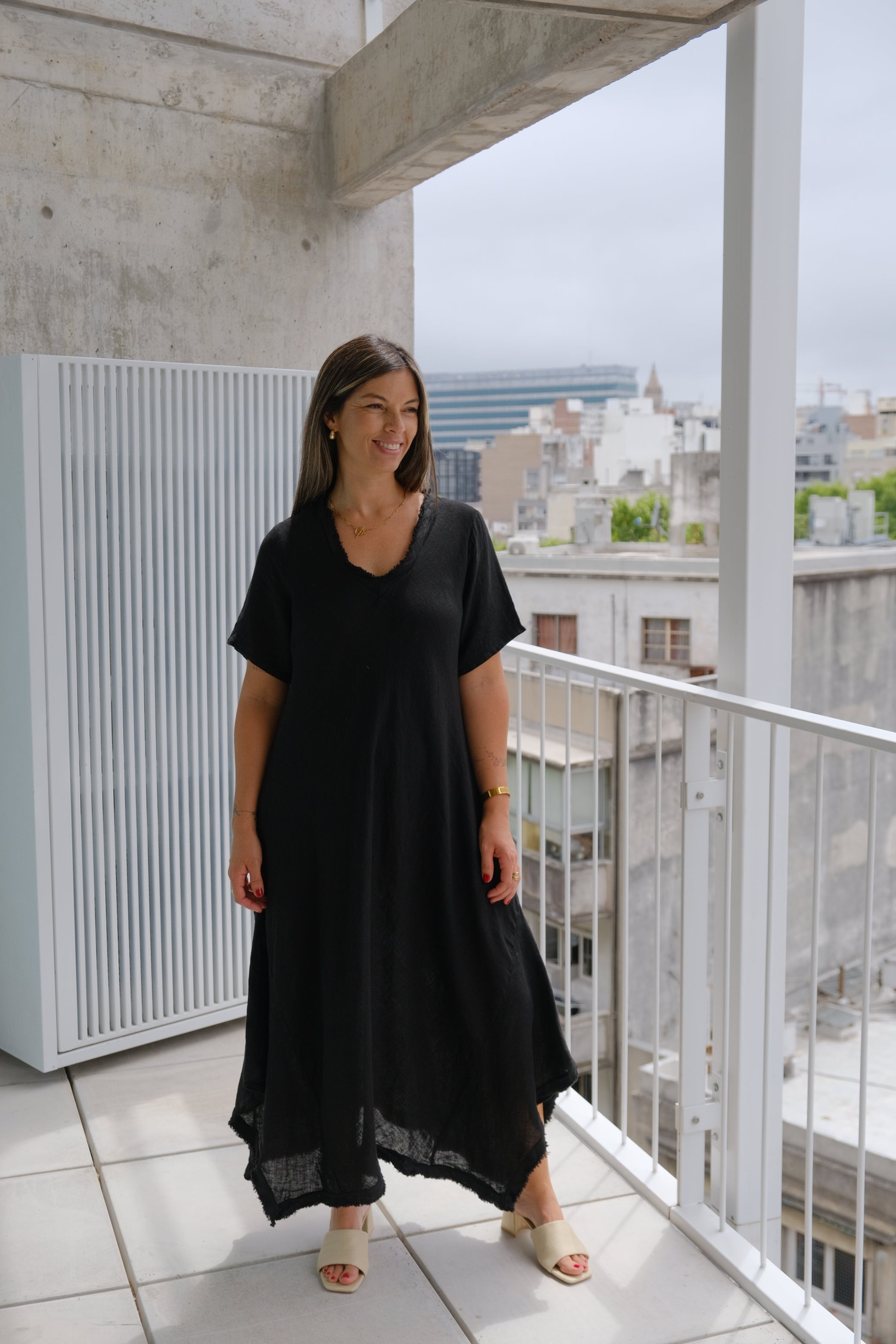 Vestido Magic Manga Corta Negro