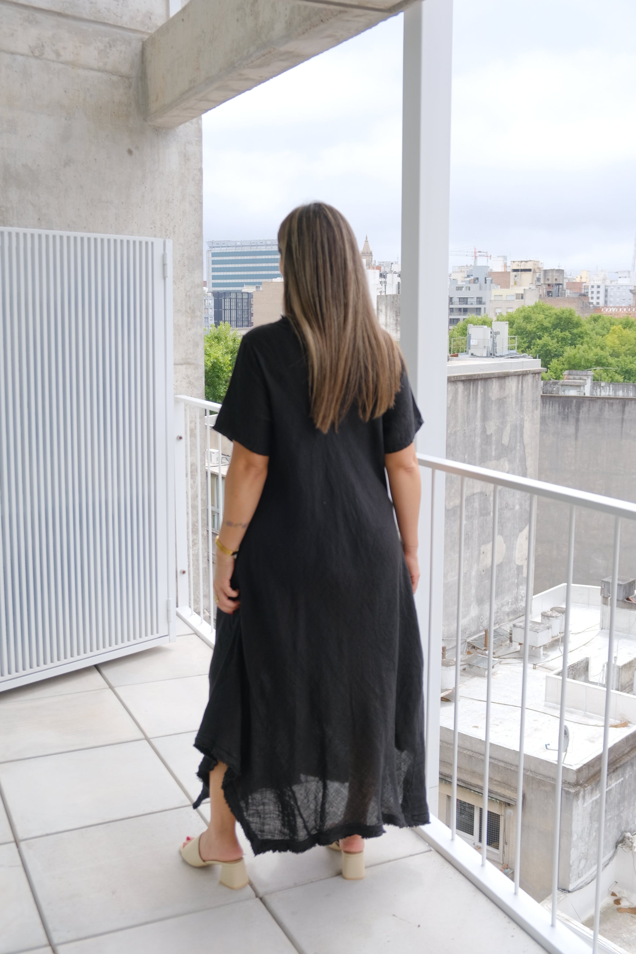 Vestido Magic Manga Corta Negro