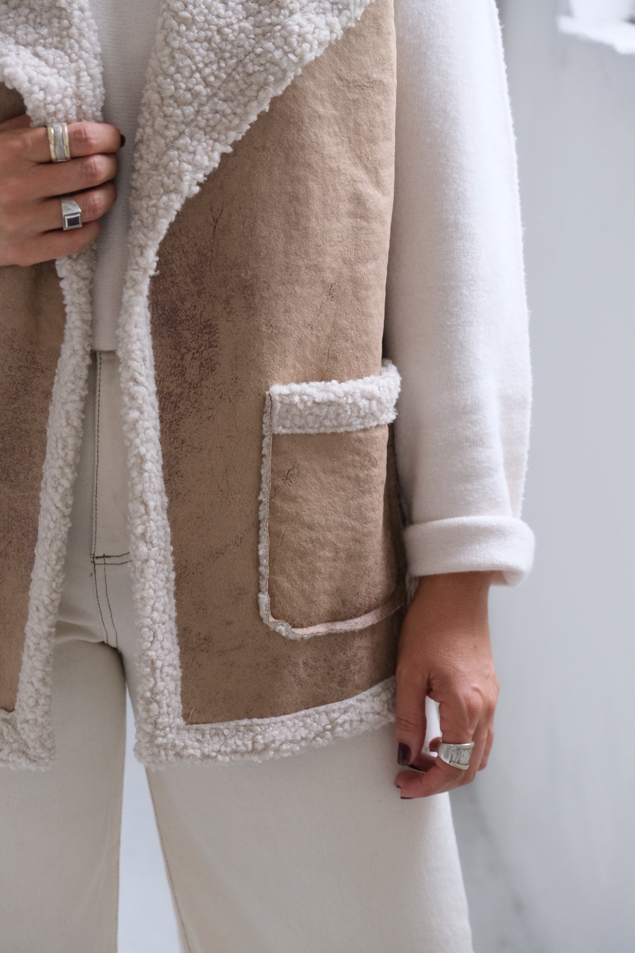 Chaleco Venus Beige y Crudo