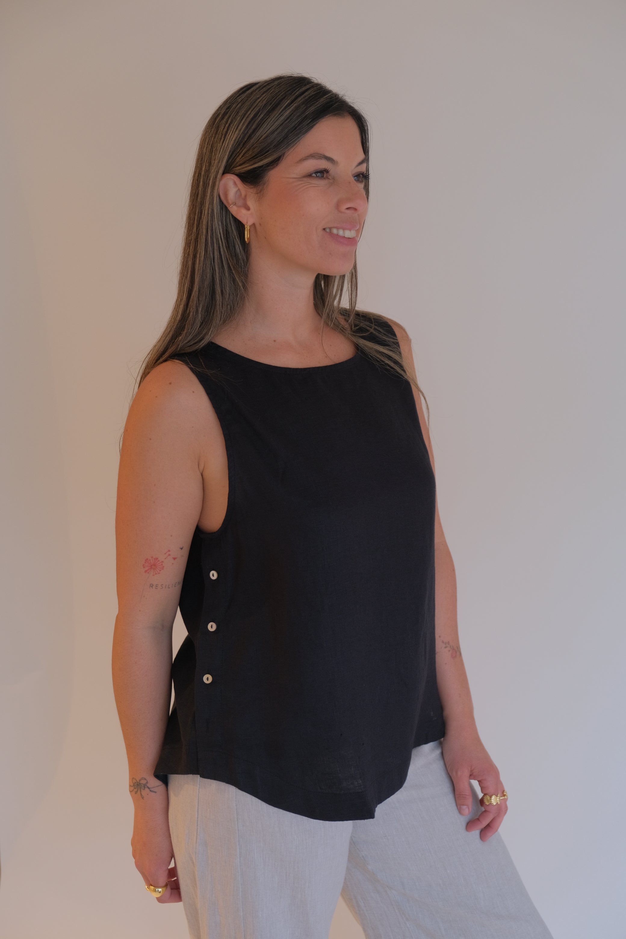 Musculosa Selina Negro CÁPSULA