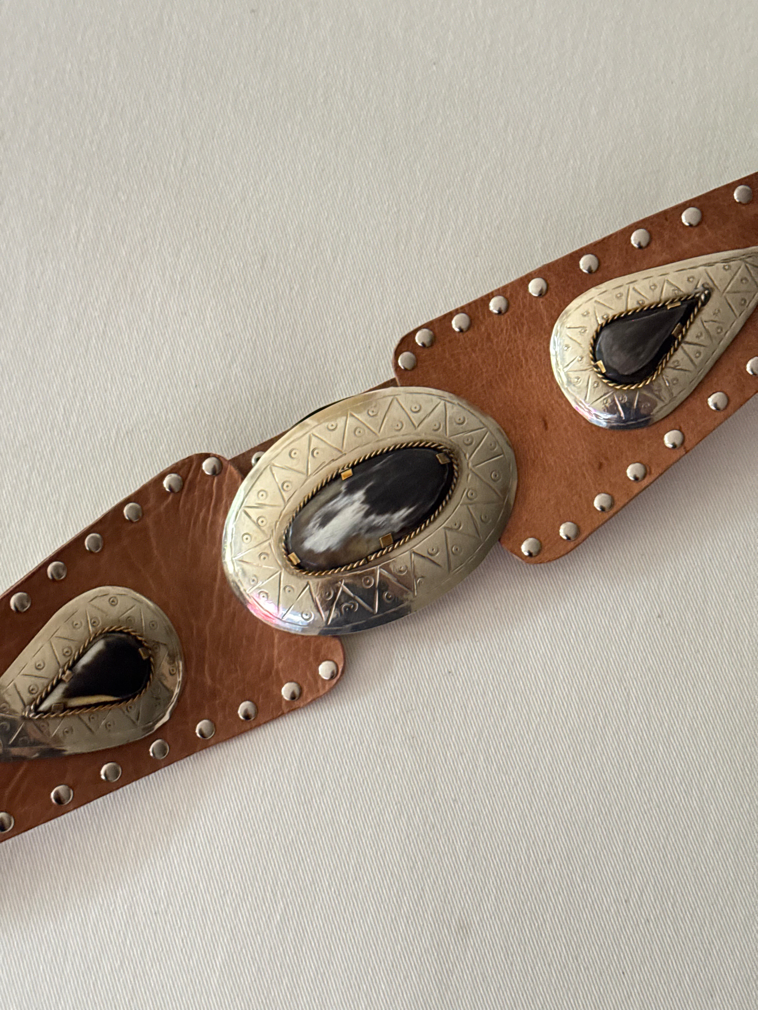 Cinto Faja SIENNA tachas ÓVALO beige