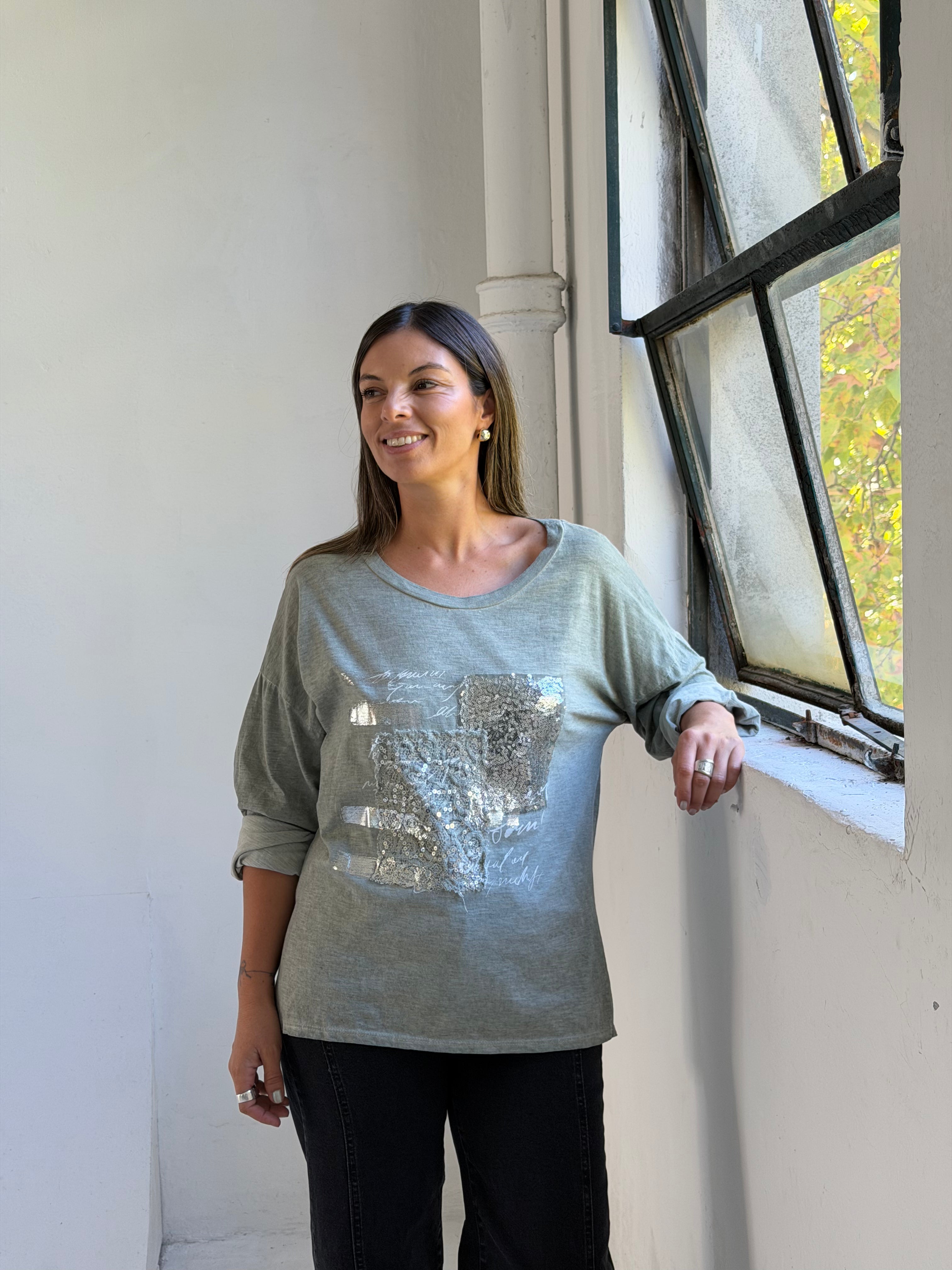 Remera detalle lentejuela Verde