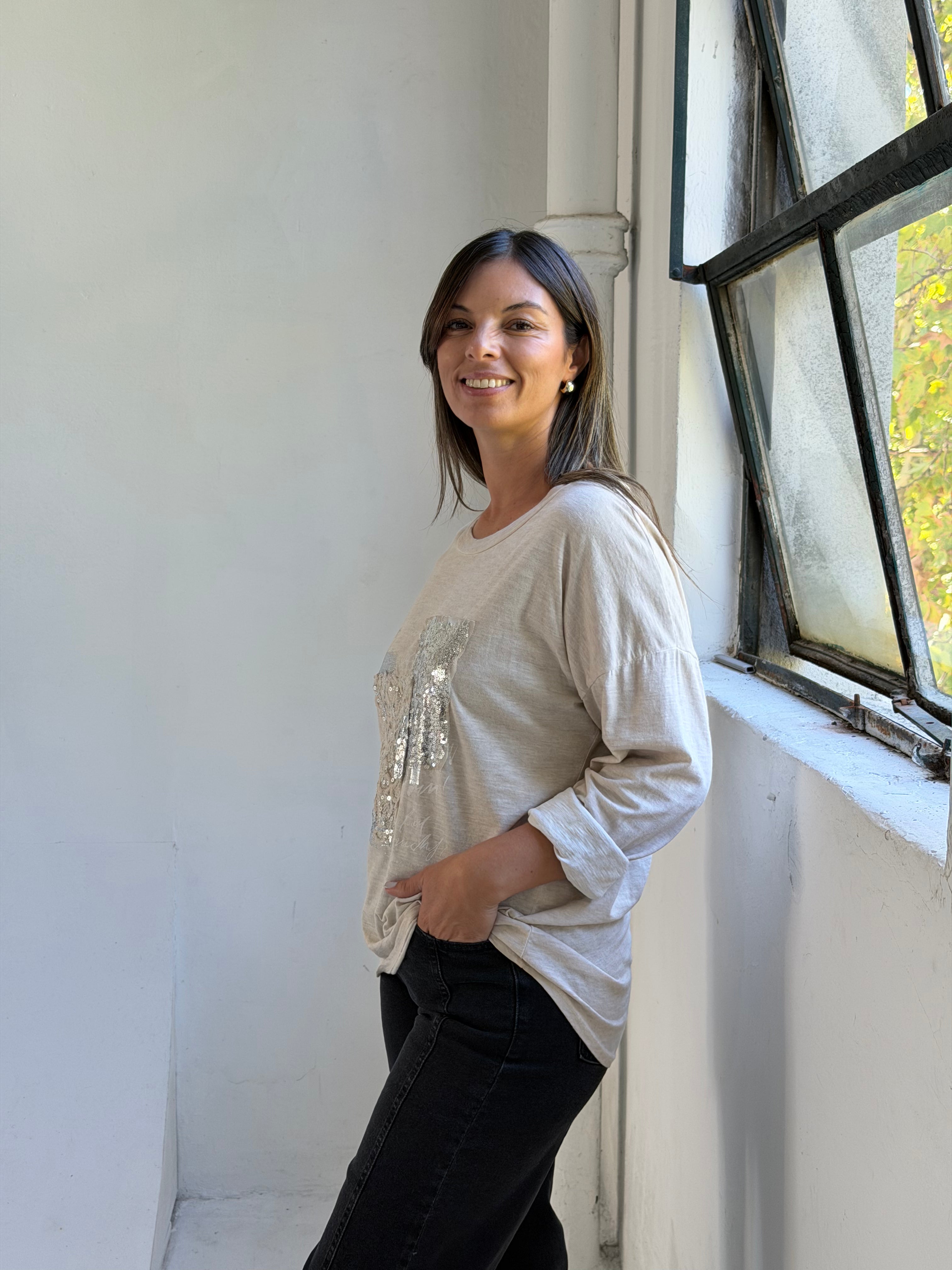 Remera detalle lentejuela Beige