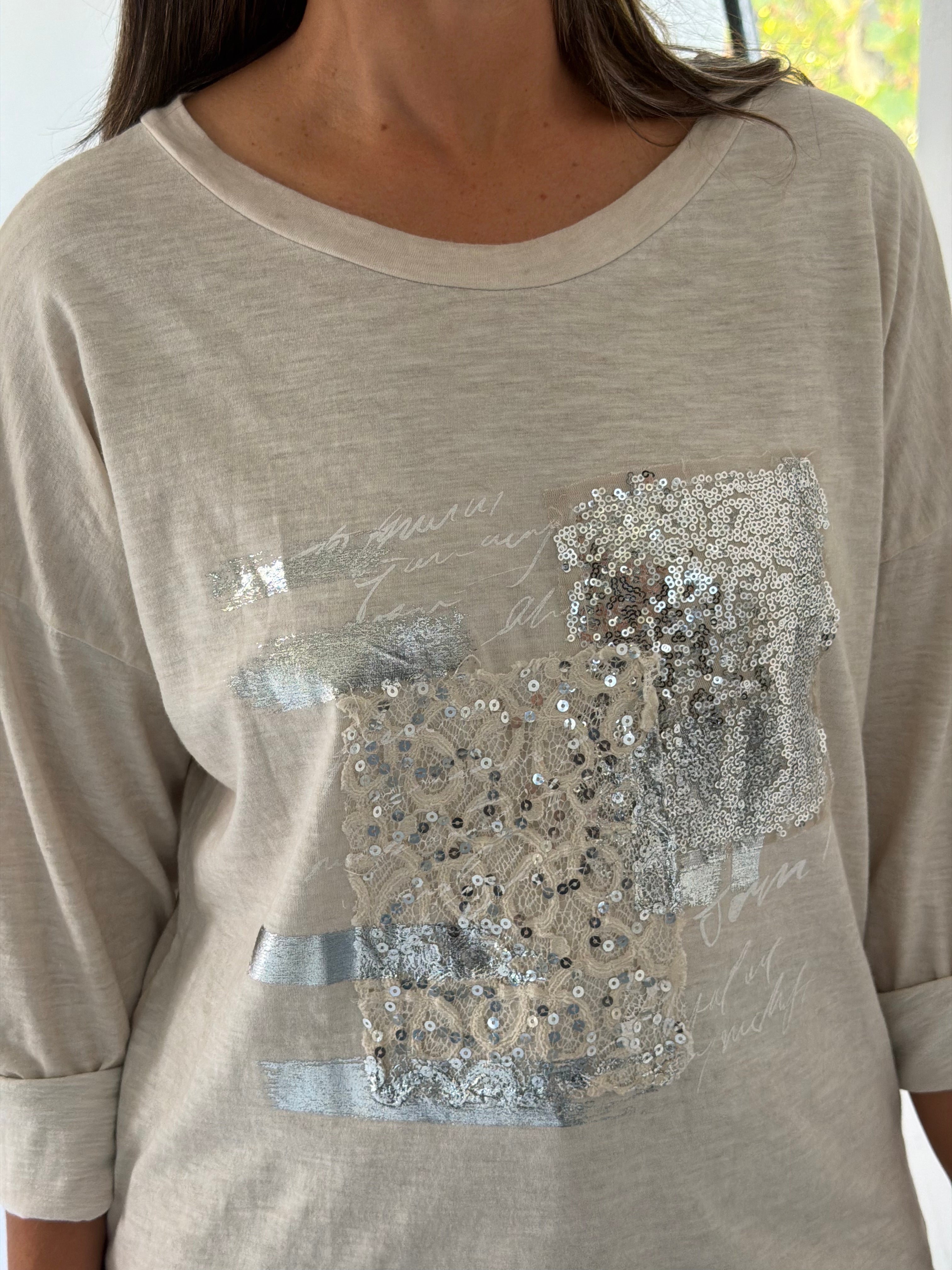 Remera detalle lentejuela Beige