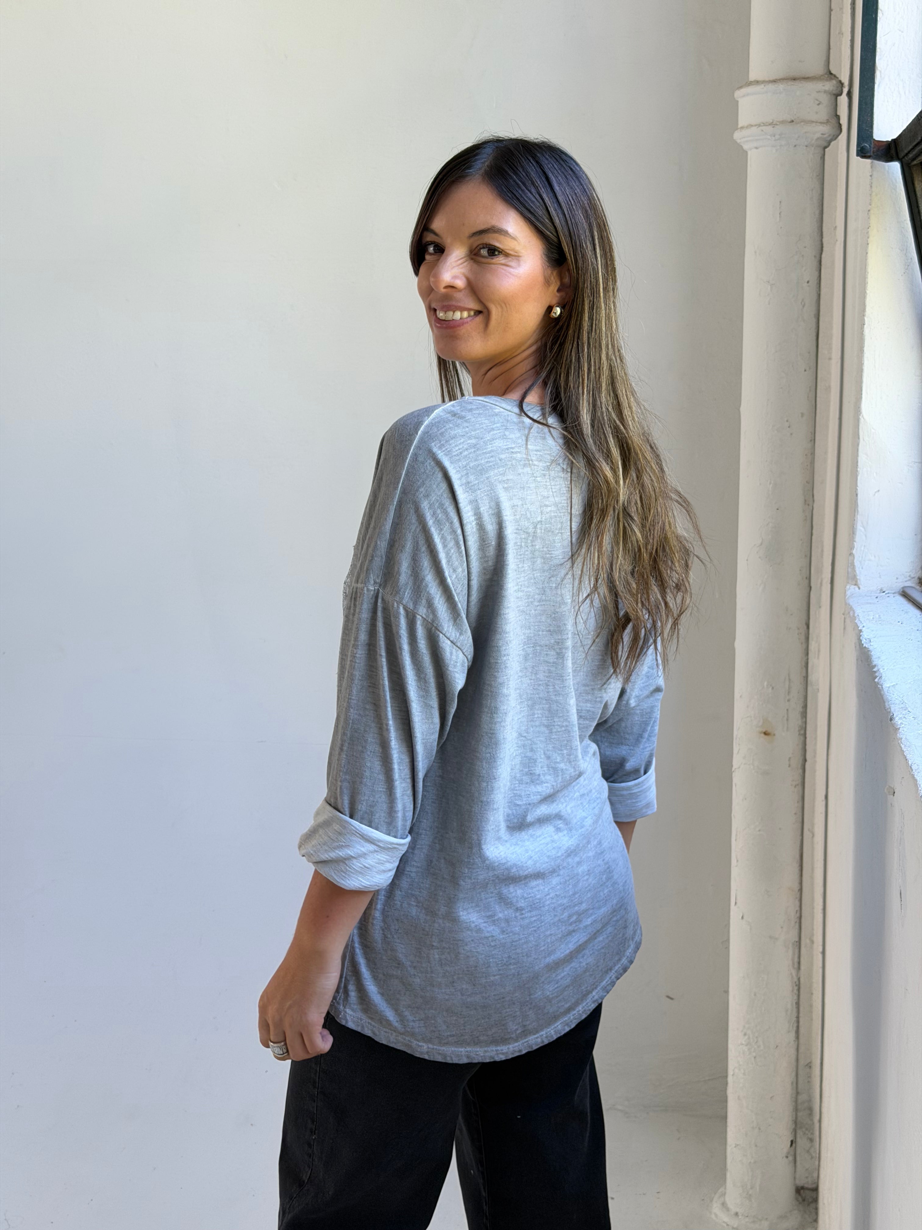 Remera detalle lentejuela Gris